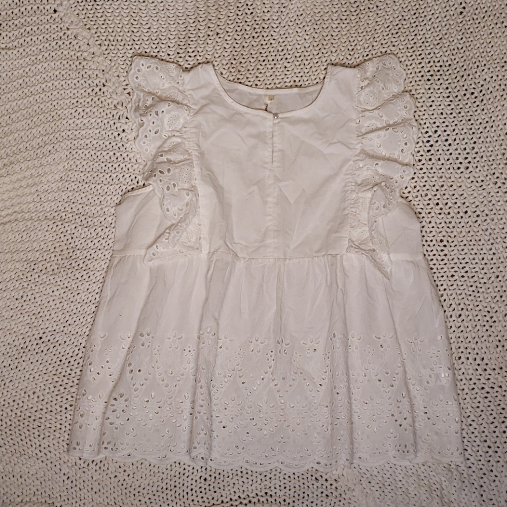 4 for $12 🧚‍♀️ White Cotton Eyelet Ruffle Top
